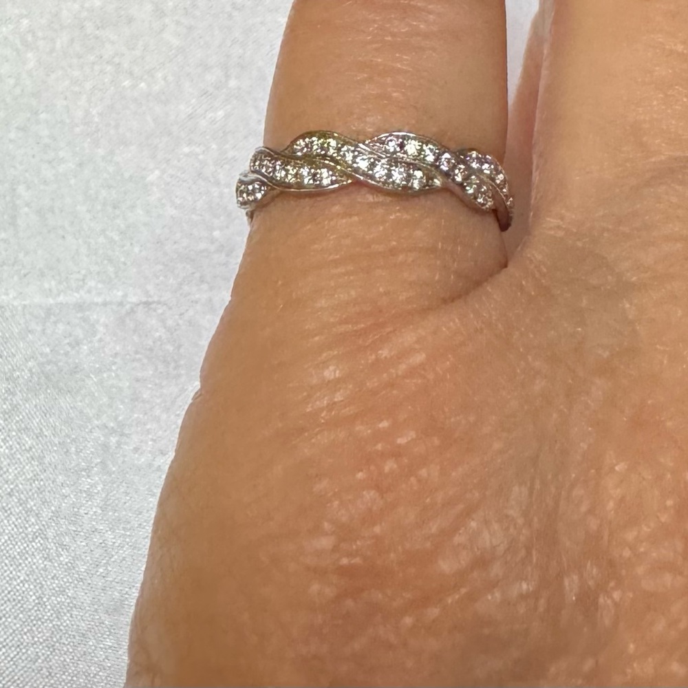 NWT Elegant Sterling Silver Twisted Band Ring